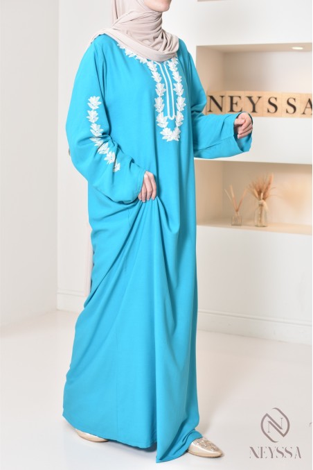 Longue gandoura de maison tradition marocaine brodée d'une sfifa