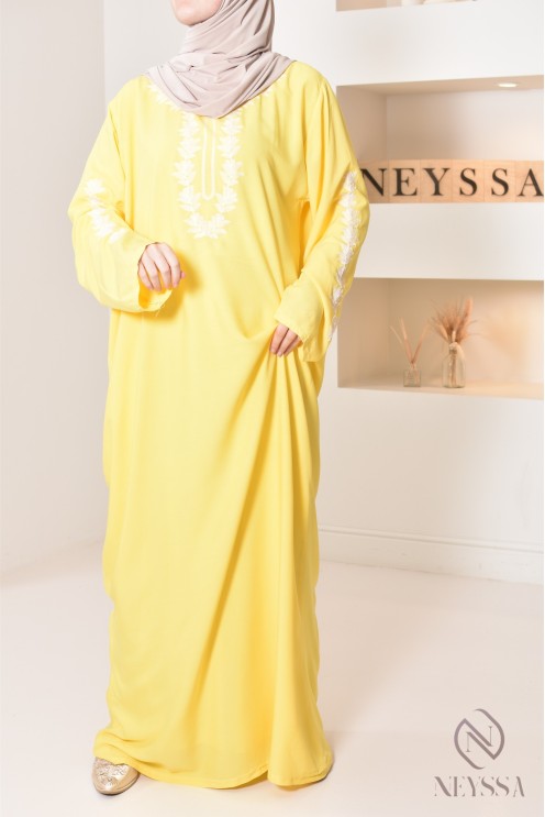 Long traditional Moroccan gandoura embroidered with a sfifa