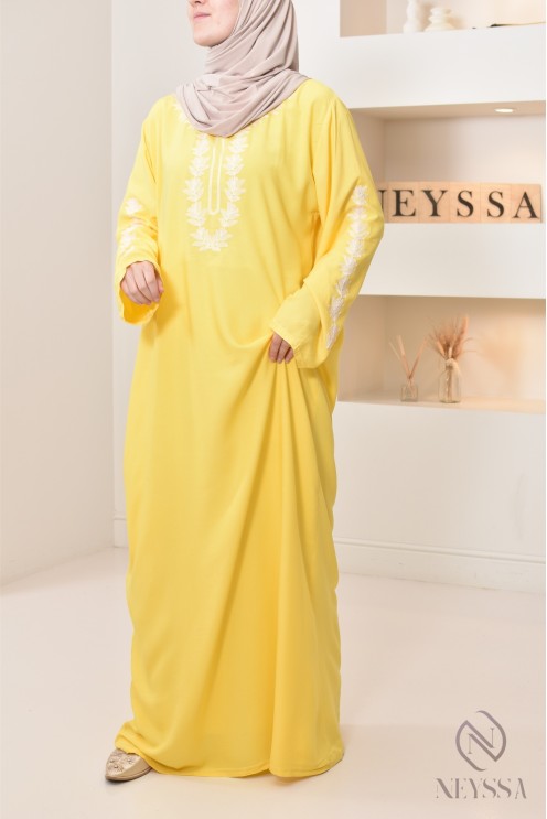 Long traditional Moroccan gandoura embroidered with a sfifa