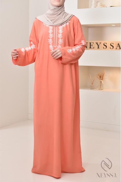 Lange Gandoura im traditionellen marokkanischen Stil