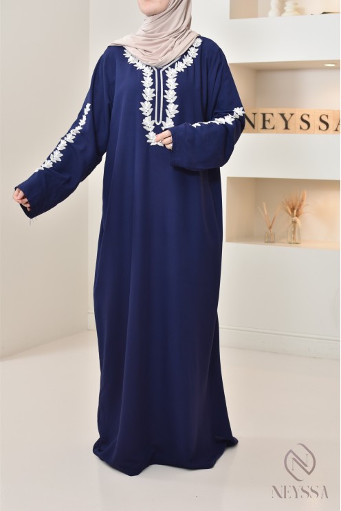 Lange Gandoura im traditionellen marokkanischen Stil