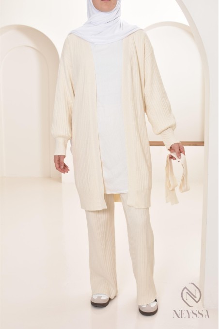 Bescheidenes Damen-Ensemble Lange Weste mit Strickhose