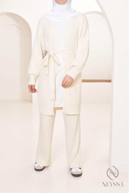 Bescheidenes Damen-Ensemble Lange Weste mit Strickhose