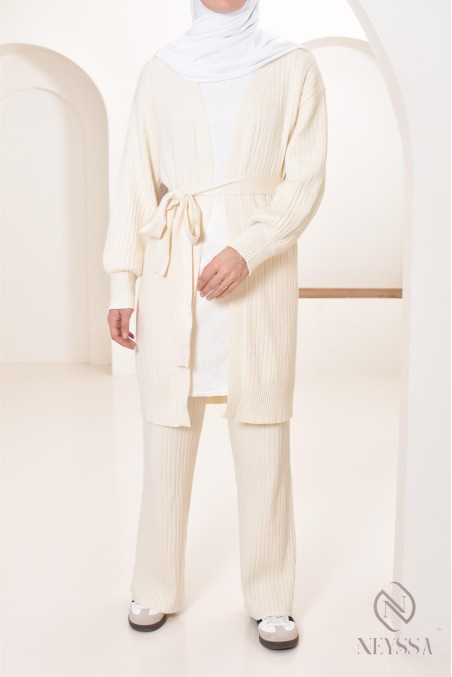 Bescheidenes Damen-Ensemble Lange Weste mit Strickhose