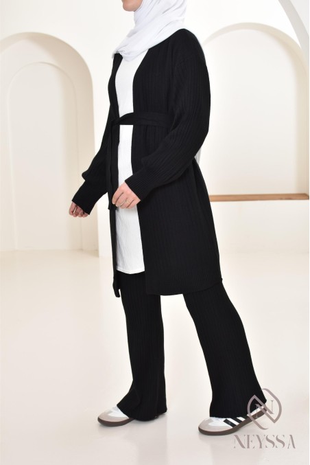 Bescheidenes Damen-Ensemble Lange Weste mit Strickhose