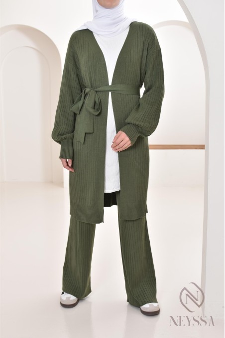 Bescheidenes Damen-Ensemble Lange Weste mit Strickhose