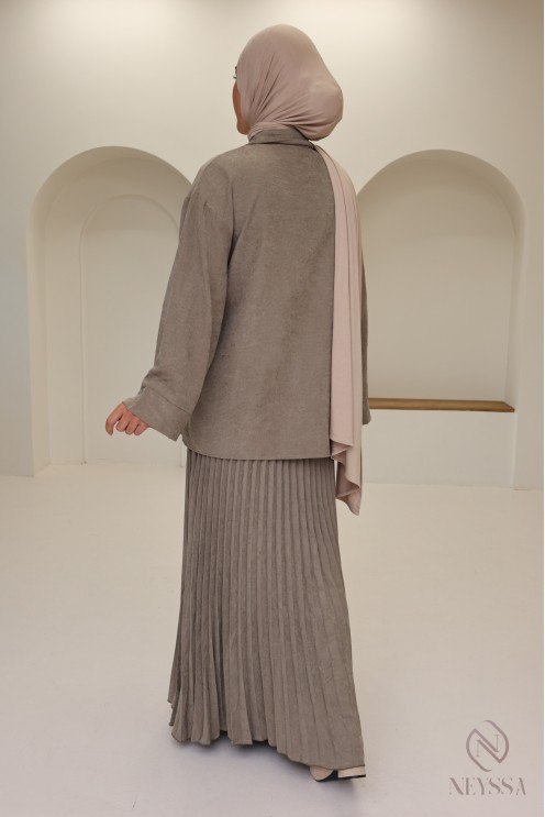 Ensemble 2 pièces taupe jupe longue plissée et haut cache cœur