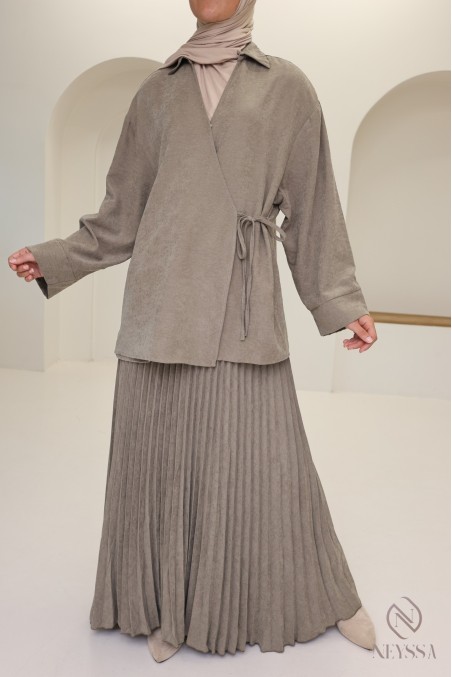 Ensemble 2 pièces taupe jupe longue plissée et haut cache cœur