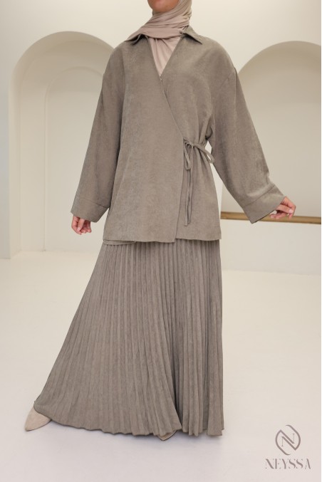 Ensemble 2 pièces taupe jupe longue plissée et haut cache cœur