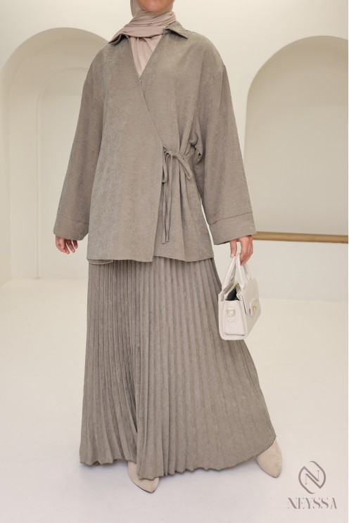 2-teiliges Set in Taupe mit langem Faltenrock und Wickeloberteil