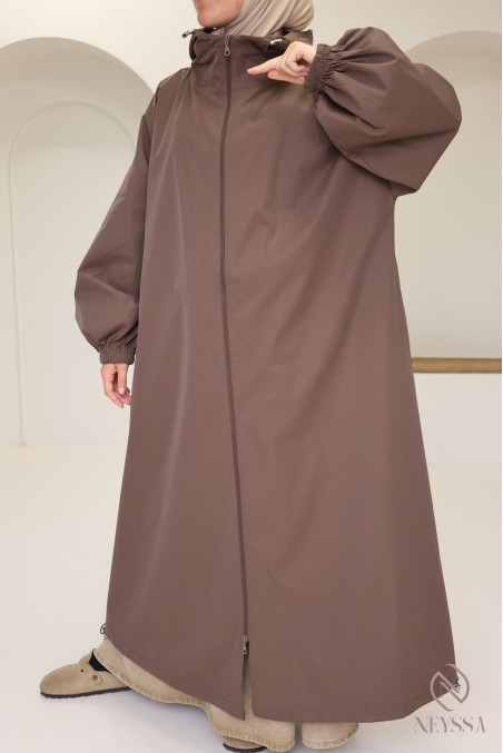 Long jacket with zip and parka-style hood, ideal for rainy weather