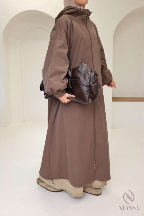 Long jacket with zip and parka-style hood, ideal for rainy weather