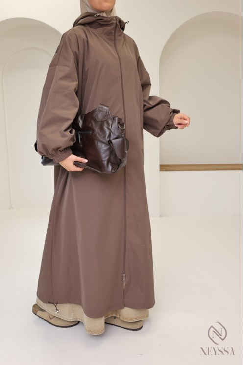Long jacket with zip and parka-style hood, ideal for rainy weather