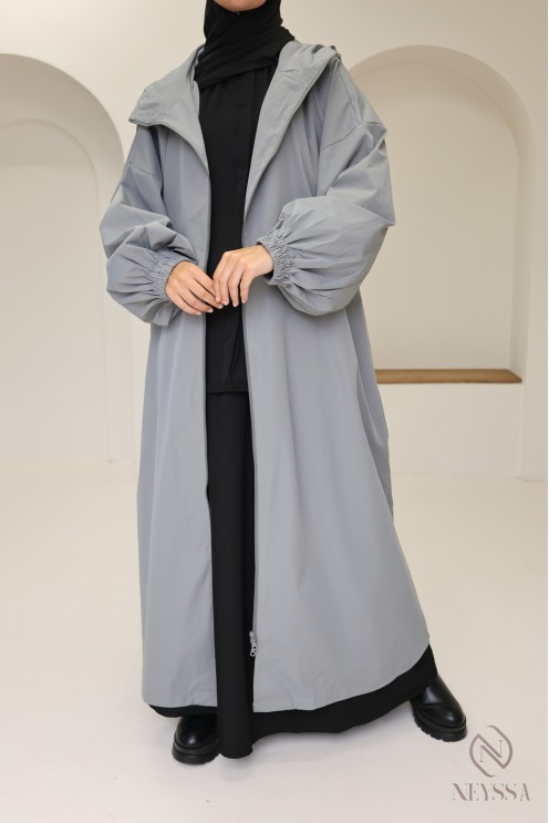 Longue veste grise femme avec capuche intégrée, tissu hydrofuge