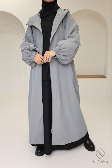 Longue veste grise femme avec capuche intégrée, tissu hydrofuge