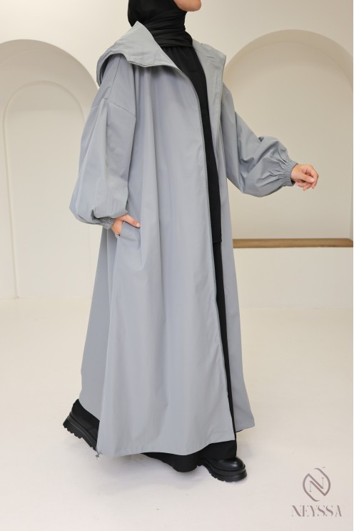 Longue veste grise femme avec capuche intégrée, tissu hydrofuge