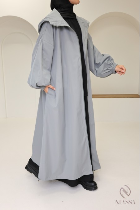 Longue veste grise femme avec capuche intégrée, tissu hydrofuge
