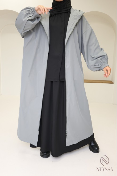 Longue veste grise femme avec capuche intégrée, tissu hydrofuge