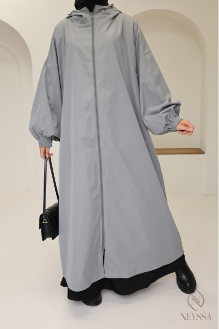 Longue veste grise femme avec capuche intégrée, tissu hydrofuge