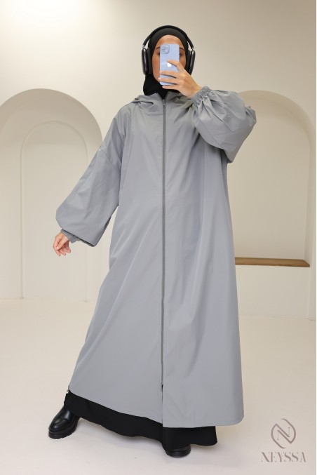 Longue veste grise femme avec capuche intégrée, tissu hydrofuge