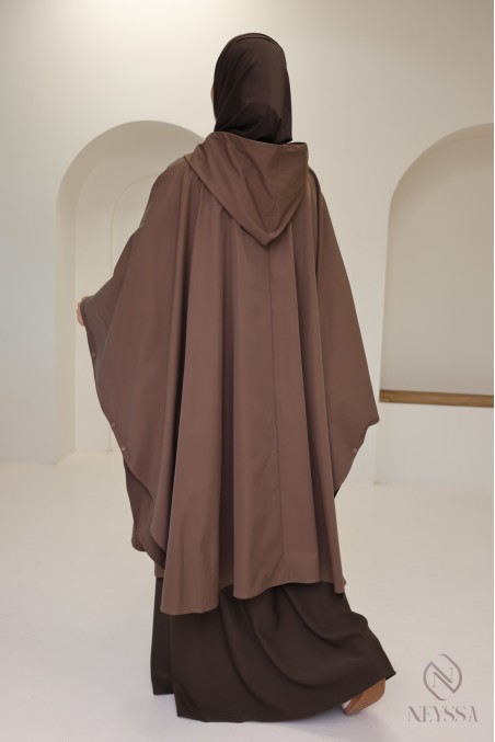 Water-repellent brown poncho with zipper closure, hijab-friendly