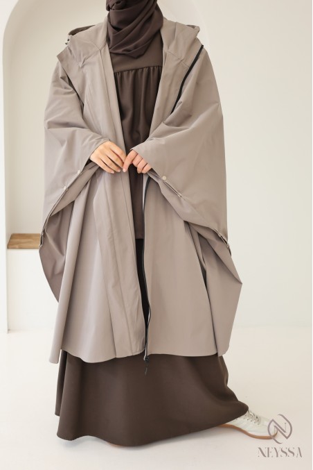 Wasserabweisender Poncho in Taupe mit Kapuze und Reißverschluss