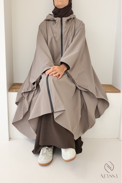 Wasserabweisender Poncho in Taupe mit Kapuze und Reißverschluss