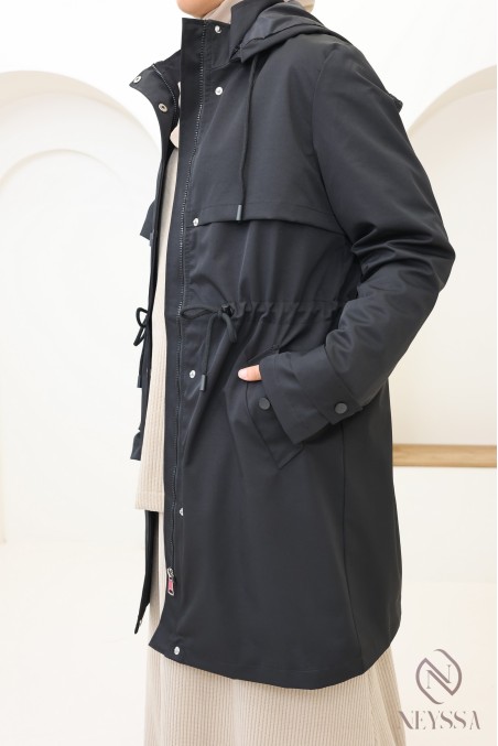 Mittellanger schwarzer Parka für Damen aus wasserabweisendem Stoff