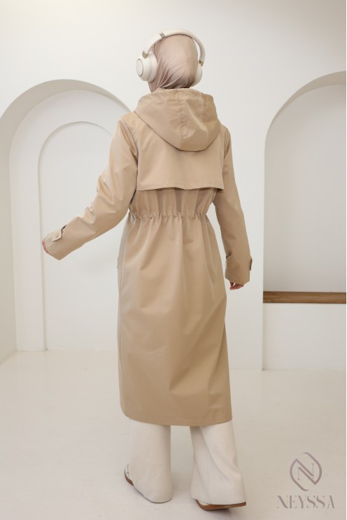 Longue parka praline à zip, tissu hydrofuge idéal lors de la pluie
