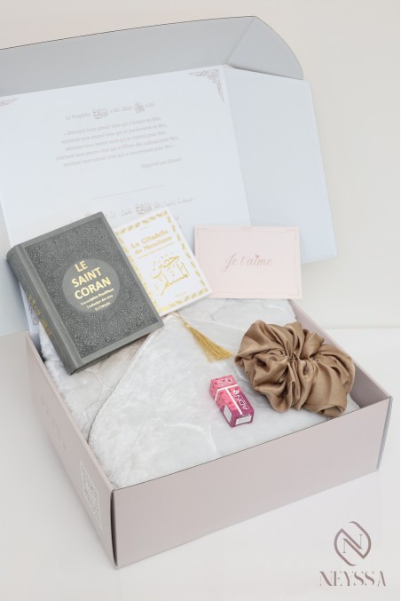 Idée de cadeau box pour femme musulmane coran blanc + tapis