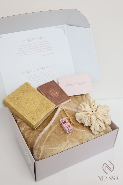 Coffret femme avec tapis de prière en velours, idéal pour cadeau