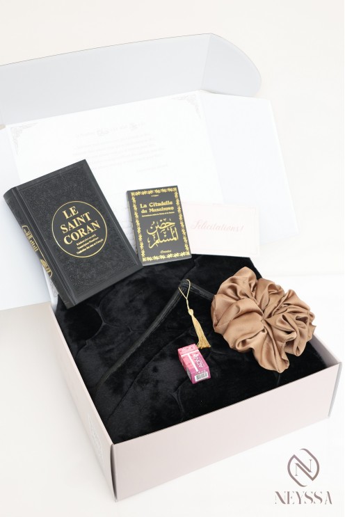 Geschenkbox für muslimische Frauen mit Kopftuch und Gebetsteppich