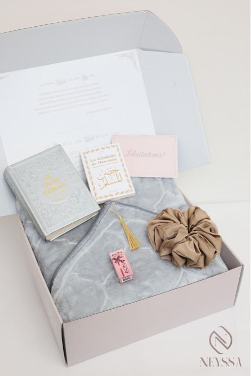 Geschenkbox für muslimische Frauen: Gebetsteppich + Koran