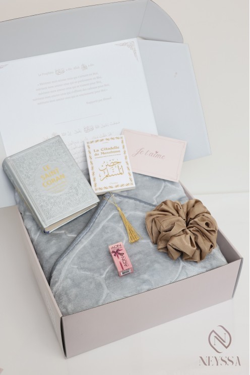 Geschenkbox für muslimische Frauen: Gebetsteppich + Koran