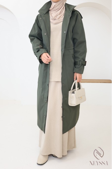 Veste kaki longue style parka pour femme hijabi, avec capuche