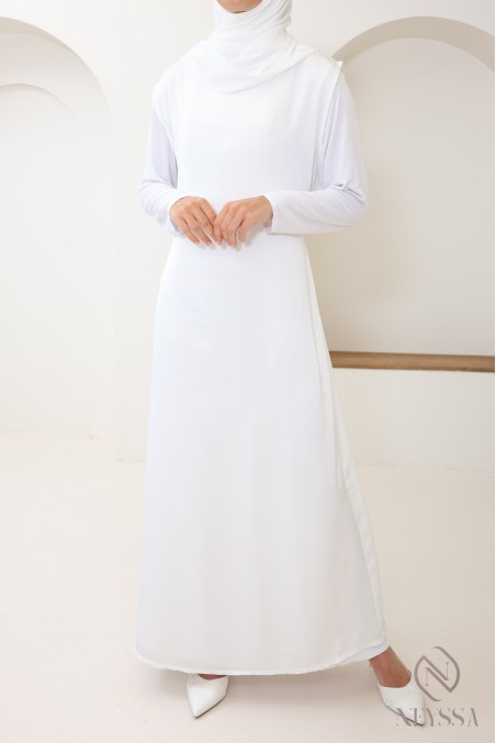 Satin-effect sleeveless underdress ideal for kimonos