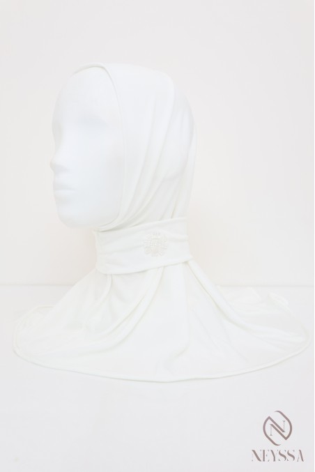 Hijab-Kapuze mit Knöpfen aus Premium-Jersey, mit Perlenmuster