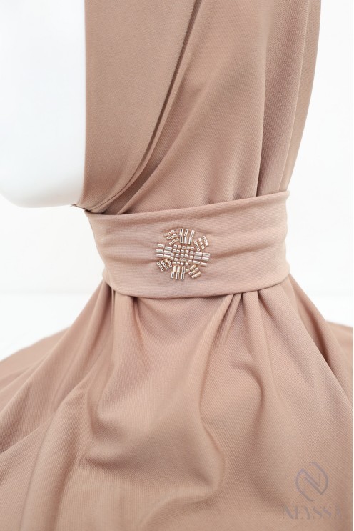 Hijab-Kapuze mit Knöpfen aus Premium-Jersey, mit Perlenmuster