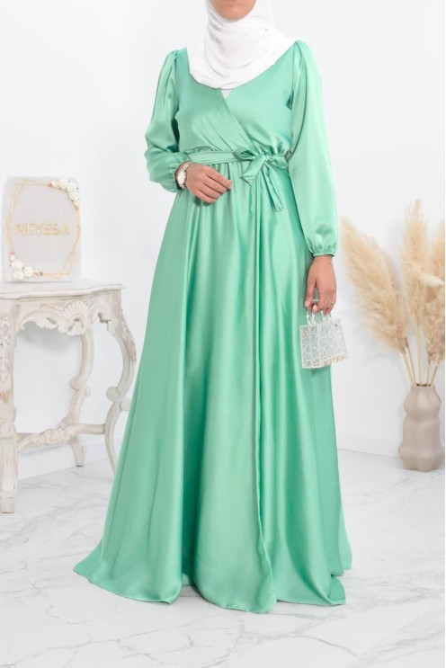 Robe longue satin cache coeur cérémonie femme musulmane.