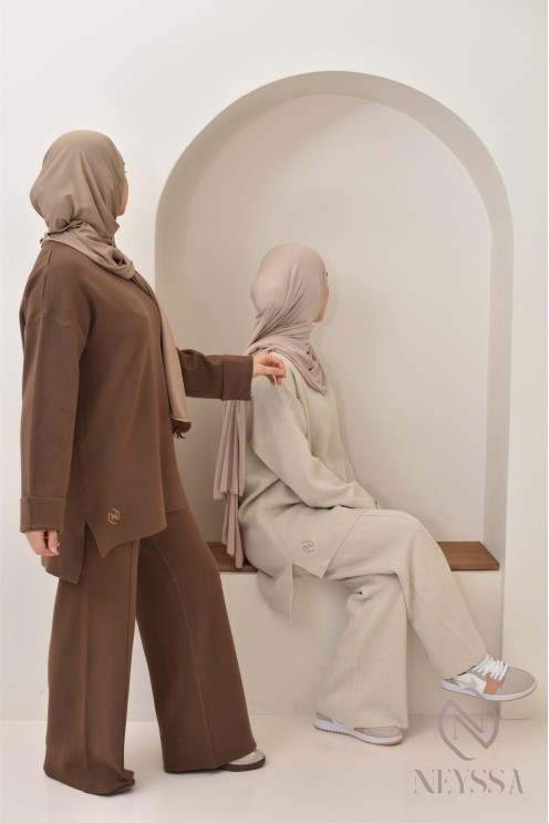 ensemble maille beige tunique et pantalon, hijabi outfit by Neyssa