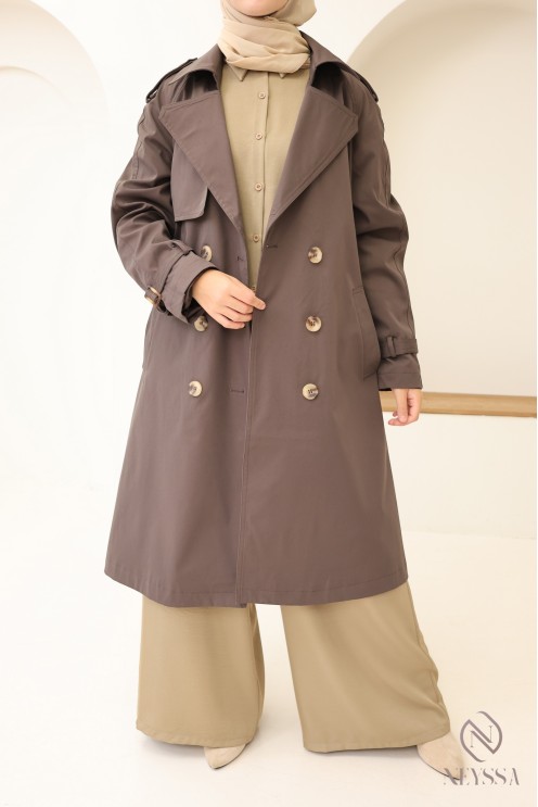 Langer brauner Trenchcoat für modebewusste verschleierte Frauen