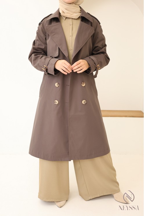 Long brown trench coat for women with headscarves, trendy, must-have