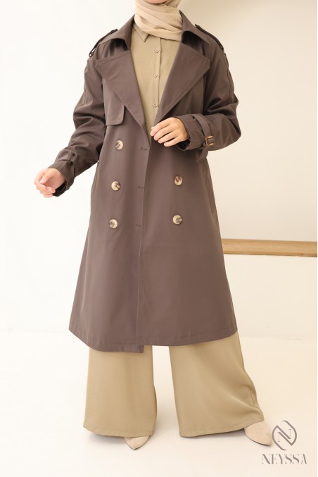 Long brown trench coat for women with headscarves, trendy, must-have