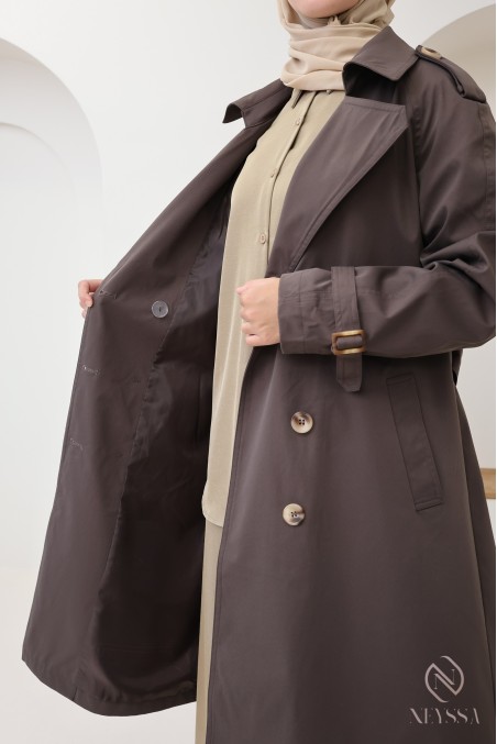 Long brown trench coat for women with headscarves, trendy, must-have