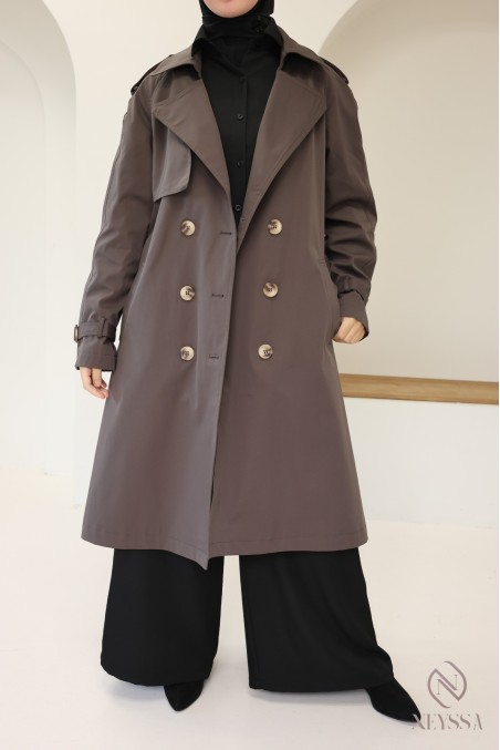 Long brown trench coat for women with headscarves, trendy, must-have