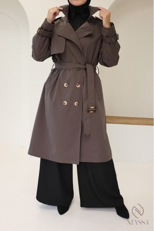 Langer brauner Trenchcoat für modebewusste verschleierte Frauen