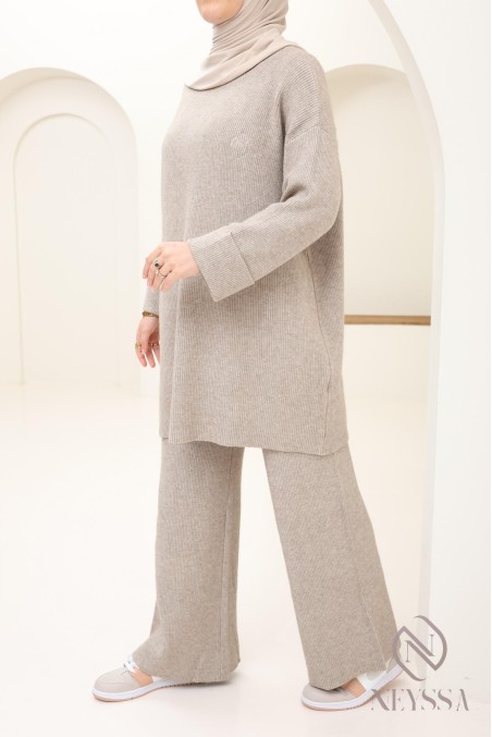 Modernes 2-teiliges Hijabi-Ensemble aus Strick Neyssa Confection