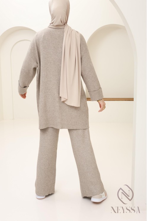 Modernes 2-teiliges Hijabi-Ensemble aus Strick Neyssa Confection