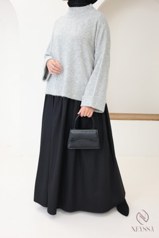 Soft knit sweater ideal for women in winter, with cuffed sleeves