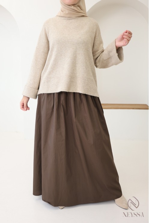 Soft knit sweater ideal for women in winter, with cuffed sleeves